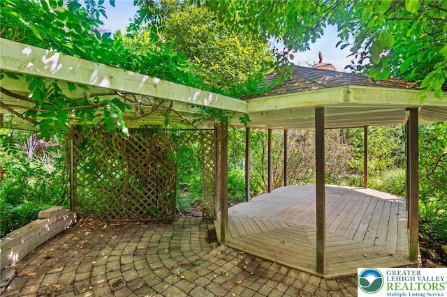 242 Schoeneck Ave, Nazareth Boro, PA 18064 - view of patio / terrace