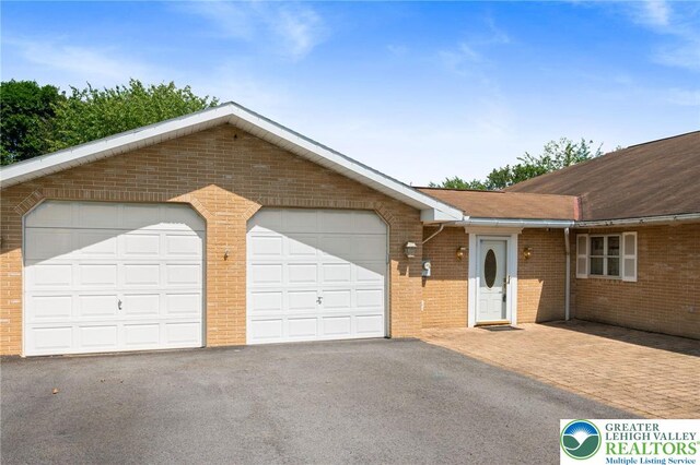 242 Schoeneck Ave, Nazareth Boro, PA 18064 - ranch-style home with a garage and brick siding