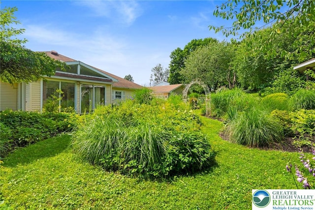 242 Schoeneck Ave, Nazareth Boro, PA 18064 - view of grassy yard