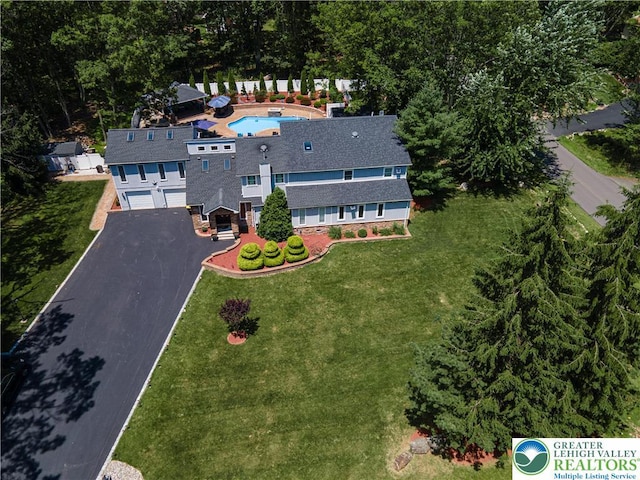 1555 Longleaf Dr, Chestnuthill Twp, PA 18330 - aerial view of property and surrounding area with a pool