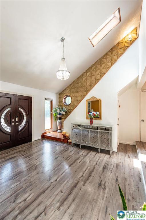 1555 Longleaf Dr, Chestnuthill Twp, PA 18330 - entryway with wood finished floors and a chandelier