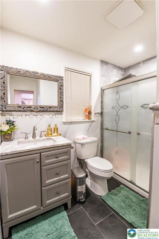 1555 Longleaf Dr, Chestnuthill Twp, PA 18330 - bathroom featuring vanity, a shower stall, and tile patterned floors