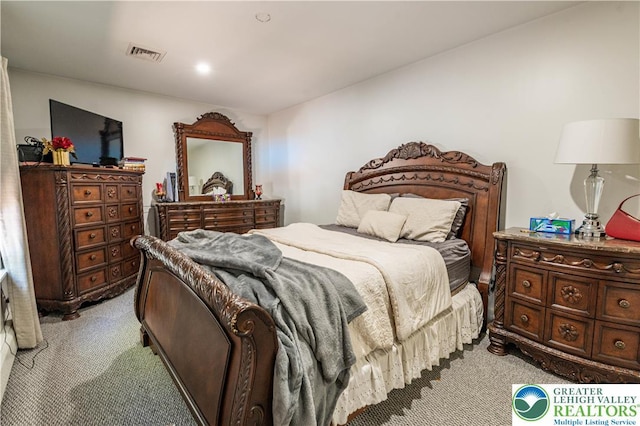 1555 Longleaf Dr, Chestnuthill Twp, PA 18330 - bedroom featuring light colored carpet