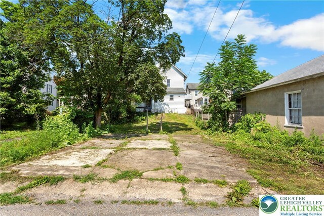 35 N 3rd St, Bangor Boro, PA 18013 - view of yard