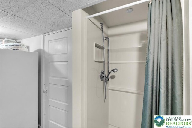 14 S 14th St, Easton, PA 18042 - detailed view of a shower with shower curtain, a paneled ceiling, fridge, and a smoke detector