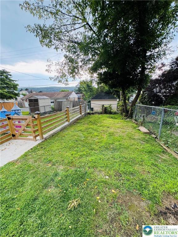 823 Spring St, Bethlehem City, PA 18018 - photo 17