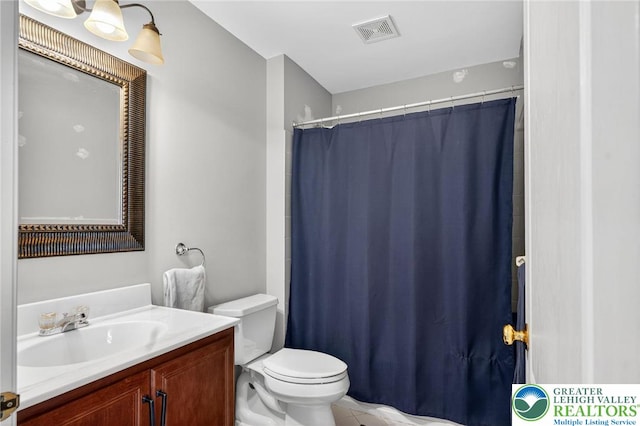 4508 Homestead Dr, Lower Nazareth Twp, PA 18064 - full bathroom with vanity and curtained shower