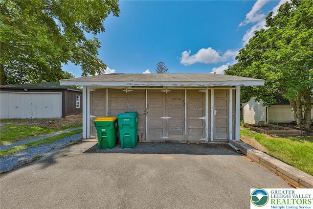5758 Lower Macungie Rd, Lower Macungie Twp, PA 18062 - detached garage with a shed