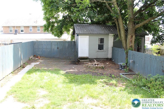 206 21st St, Northampton Boro, PA 18067 - fenced backyard with an outbuilding
