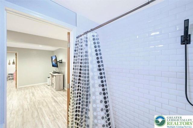 5117 Hounds Ear Rd, Coolbaugh Twp, PA 18466 - bathroom with wood finished floors and a tile shower