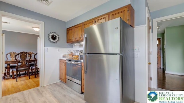 2930 Green Pond, Palmer Twp, PA 18045 - kitchen with stainless steel appliances, brown cabinets, light wood finished floors, and light countertops