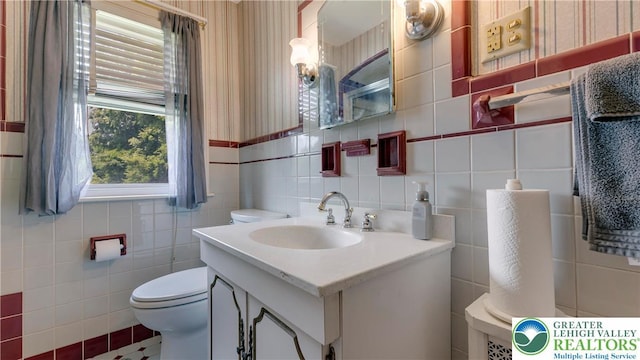 2930 Green Pond, Palmer Twp, PA 18045 - bathroom featuring tile walls and vanity