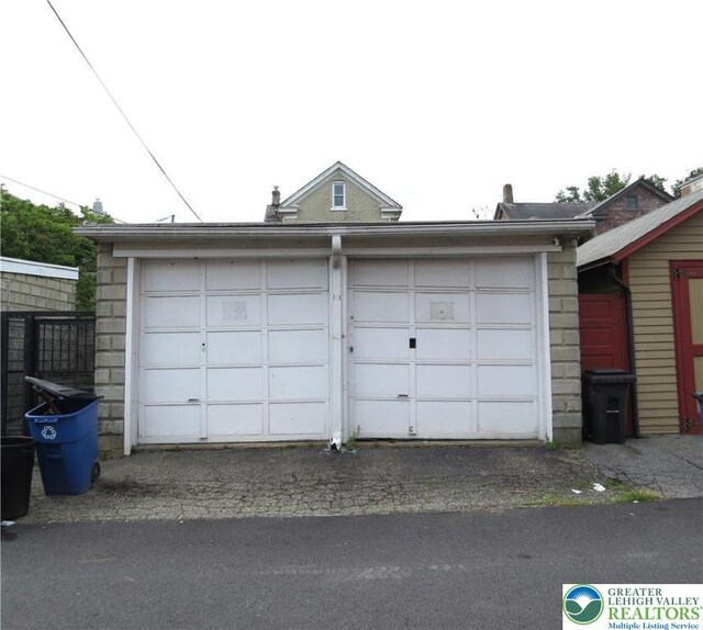 151 W Nesquehoning St, Easton, PA 18042 - view of garage