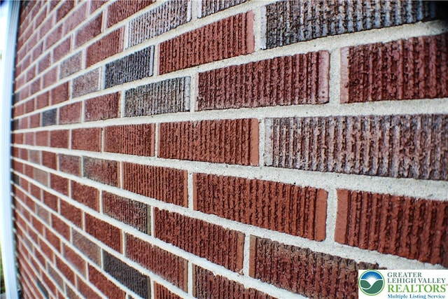 1321 Bushkill Center Rd, Bushkill Twp, PA 18091 - detailed view of brick siding