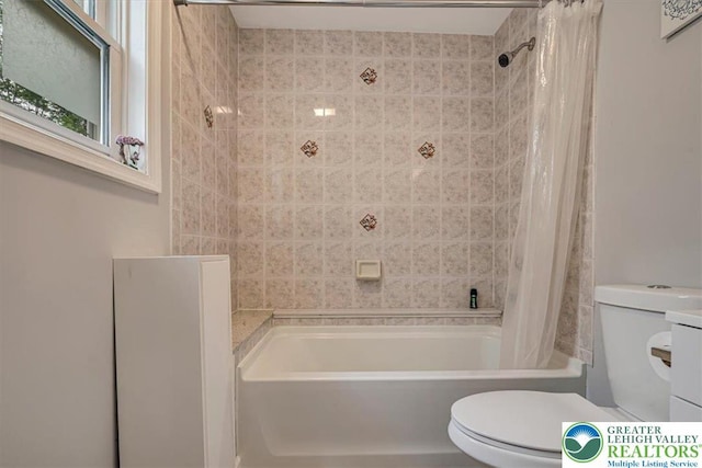 5 Flagstone Ln, East Stroudsburg, PA 18302 - bathroom featuring toilet and shower / bath combination with curtain
