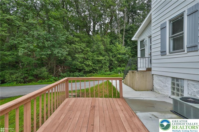 1911 Echo Rd, North Whitehall Twp, PA 18080 - view of wooden terrace