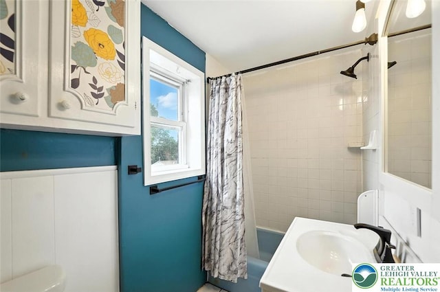 215 Tohickon Ave, Quakertown Boro, PA 18951 - full bath with shower / tub combo with curtain and vanity