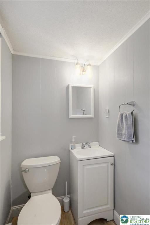 812 Miller St, Salisbury Twp, PA 18103 - bathroom featuring vanity and crown molding
