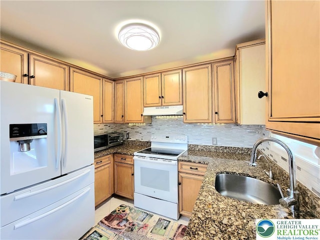 1025 Cricket Ln, Tobyhanna Twp, PA 18334 - kitchen featuring white appliances, under cabinet range hood, decorative backsplash, and dark stone counters