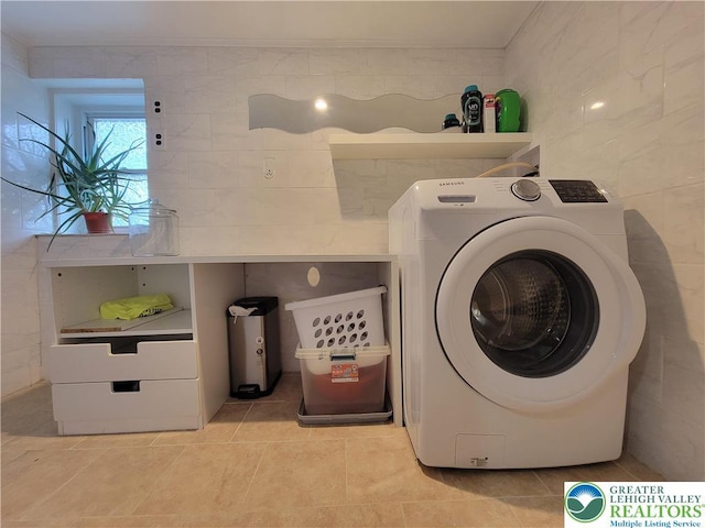 1025 Cricket Ln, Tobyhanna Twp, PA 18334 - laundry area featuring washer / clothes dryer, tile walls, and light tile patterned floors