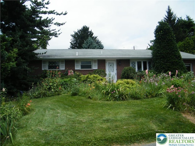 3415 Kathleen Ave, Salisbury Twp, PA 18103 - ranch-style house featuring brick siding and a front yard