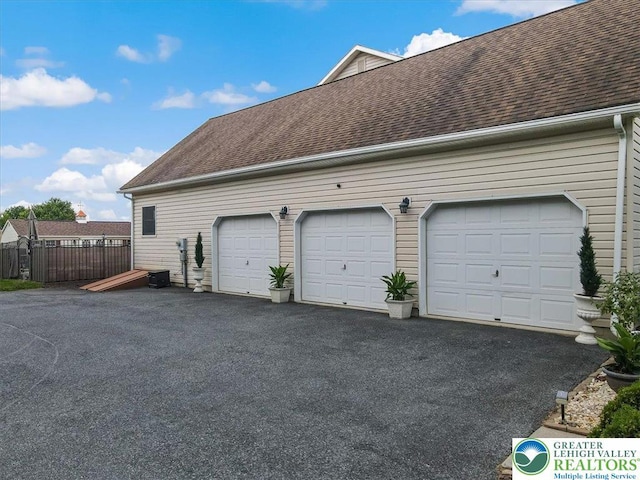 2804 Lehigh Ln, Upper Nazareth Twp, PA 18064 - view of garage