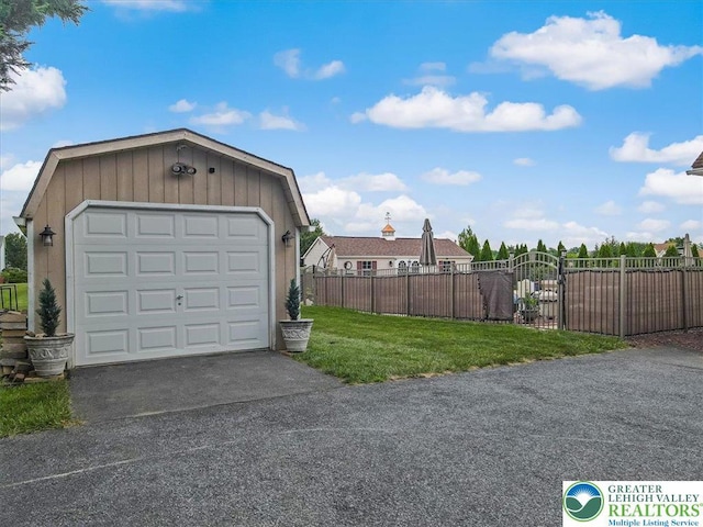 2804 Lehigh Ln, Upper Nazareth Twp, PA 18064 - garage with asphalt driveway