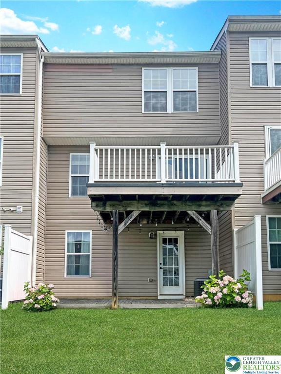 20 Gold Rose Ln, Palmer Twp, PA 18045 - back of house featuring a yard and a deck