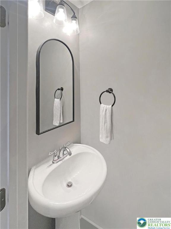 20 Gold Rose Ln, Palmer Twp, PA 18045 - bathroom with a sink