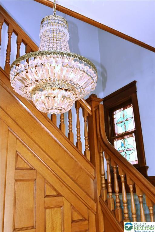 107 N Schanck Ave, Pen Argyl Boro, PA 18072 - detailed view of a chandelier