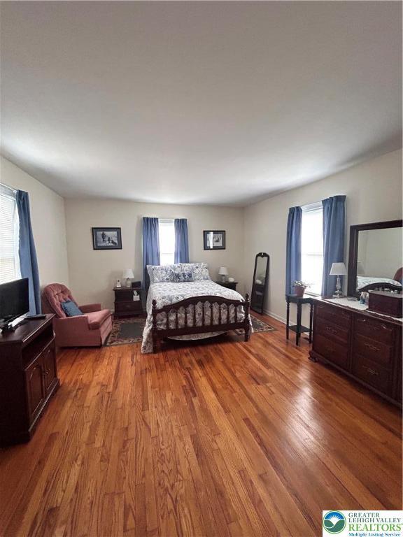 2653 Woodlawn Ave, Palmer Twp, PA 18045 - bedroom with light wood-type flooring