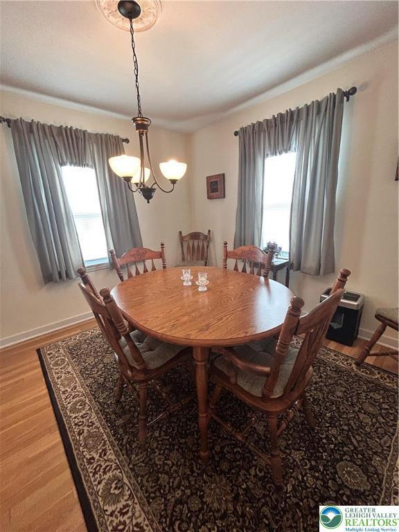 2653 Woodlawn Ave, Palmer Twp, PA 18045 - dining space with light wood finished floors and a chandelier