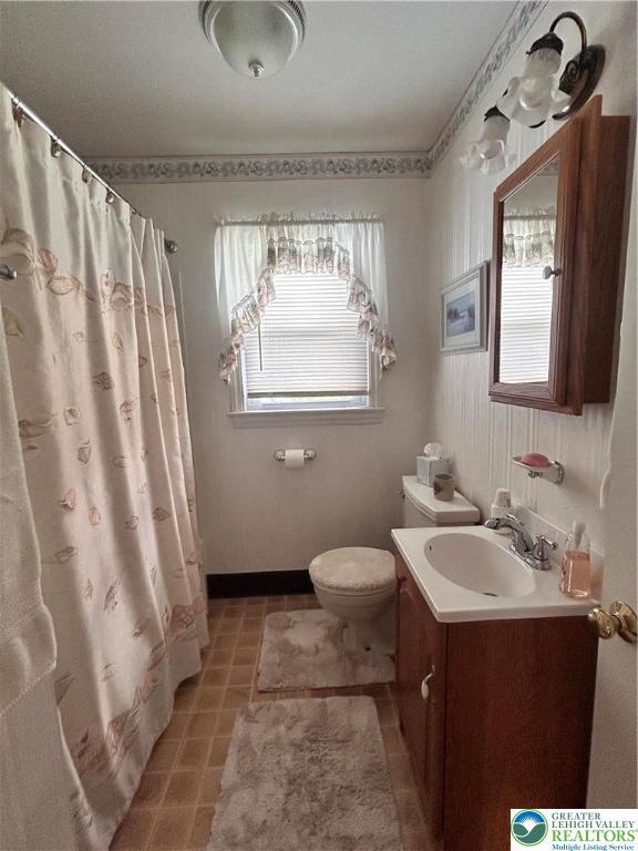 2653 Woodlawn Ave, Palmer Twp, PA 18045 - full bathroom featuring vanity and a shower with shower curtain