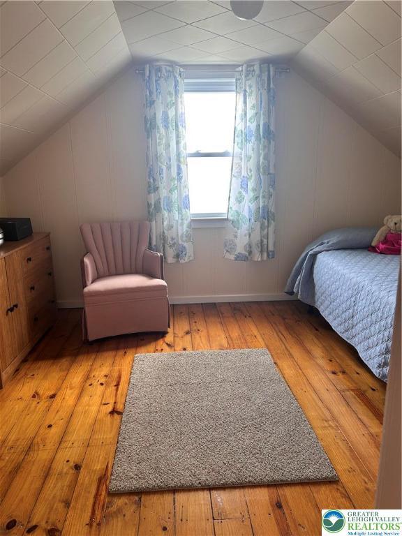 2653 Woodlawn Ave, Palmer Twp, PA 18045 - bedroom featuring lofted ceiling and light wood finished floors