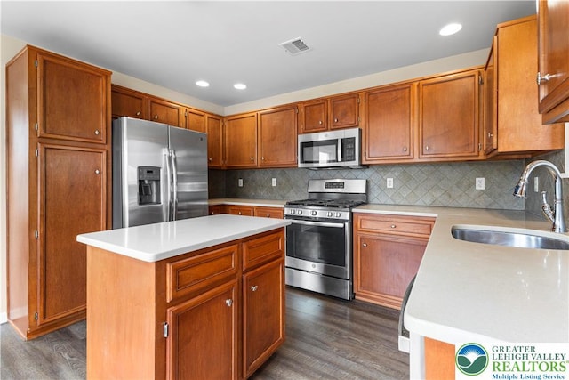 9 Stone Crk, Palmer Twp, PA 18045 - kitchen featuring stainless steel appliances, dark wood-style floors, light countertops, backsplash, and recessed lighting