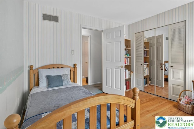 56 Hearthstone Dr, Exeter Twp, PA 19606 - bedroom with wallpapered walls, a closet, and wood finished floors