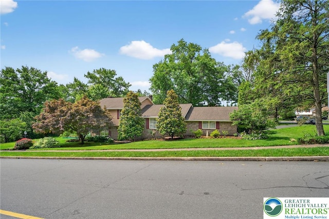 56 Hearthstone Dr, Exeter Twp, PA 19606 - view of front of home with a front yard
