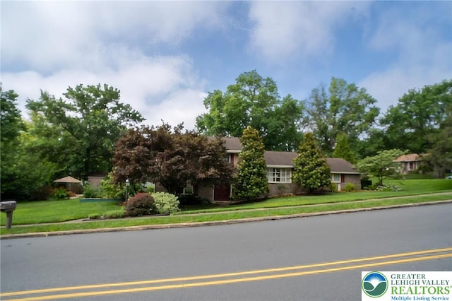 56 Hearthstone Dr, Exeter Twp, PA 19606 - view of front facade featuring a front yard