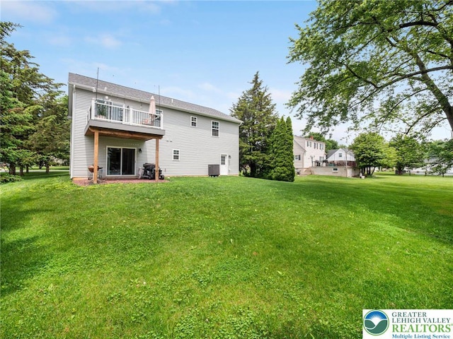 317 Fairview Ave, Wind Gap Boro, PA 18091 - back of property featuring a yard and a balcony