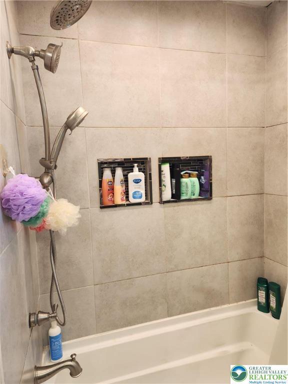 2840 Roosevelt St, Bethlehem Twp, PA 18020 - full bathroom with shower / bathtub combination