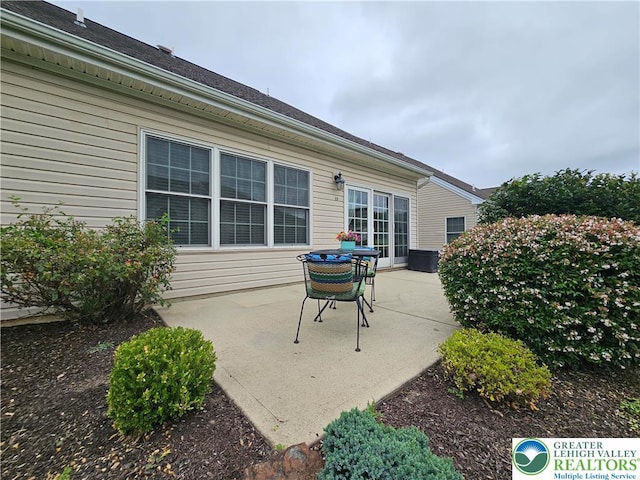 15 Devonshire Dr, Palmer Twp, PA 18045 - view of patio / terrace