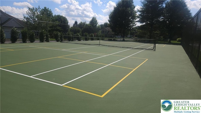 15 Devonshire Dr, Palmer Twp, PA 18045 - view of tennis court featuring community basketball court