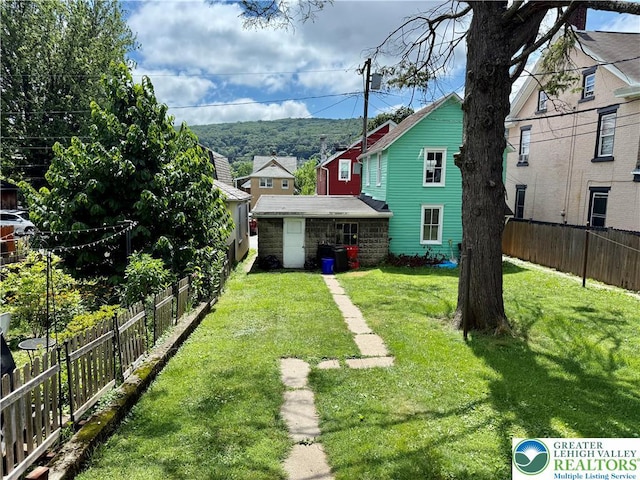 926 Delaware Ave, Fountain Hill Boro, PA 18015 - fenced backyard with an outbuilding