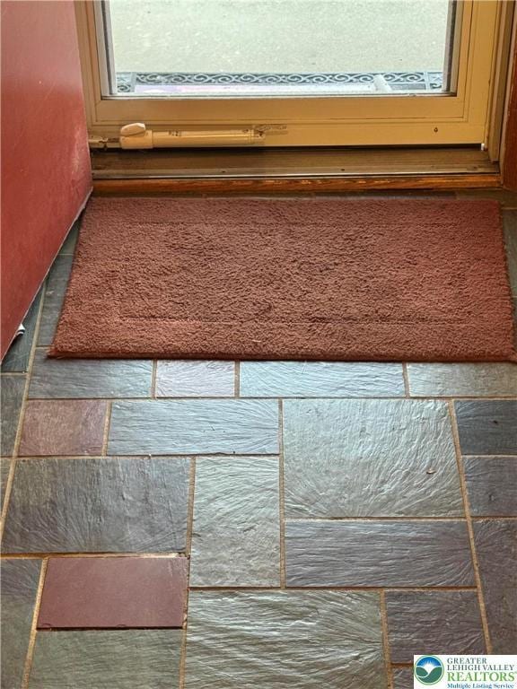 1014 N 10th St, Whitehall Twp, PA 18052 - photo 3