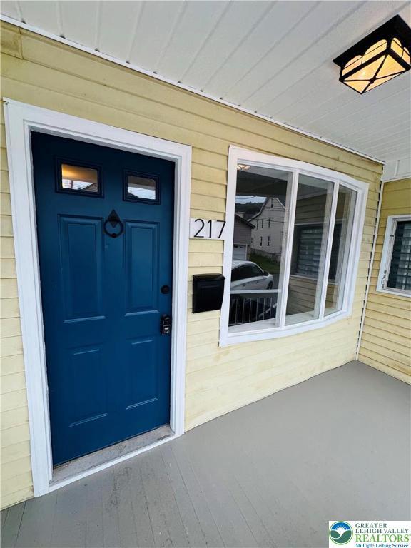 217 E Ridge St, Lansford Boro, PA 18232 - photo 2