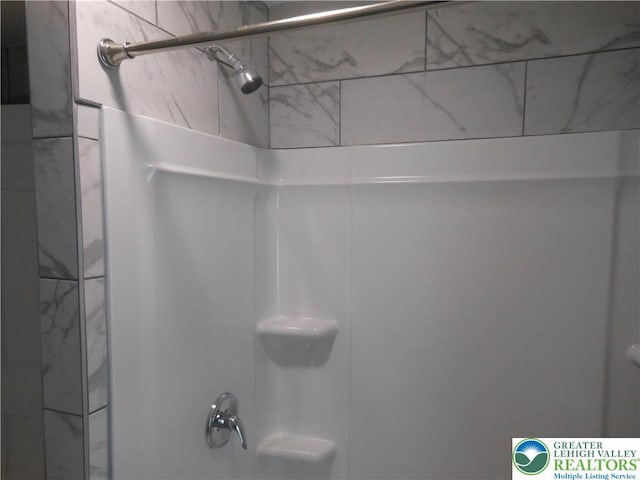 2814 Honeysuckle Rd, Salisbury Twp, PA 18015 - photo 17