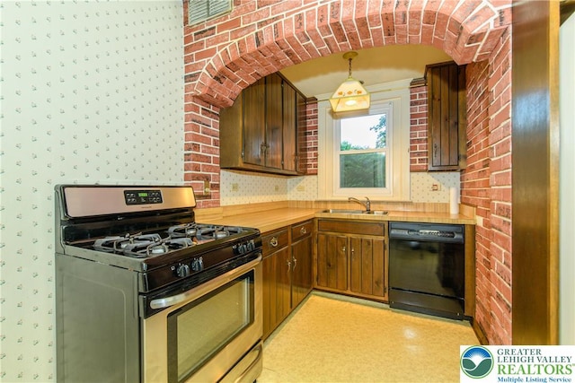 1081 Howertown Rd, North Catasauqua Bor, PA 18032 - photo 7