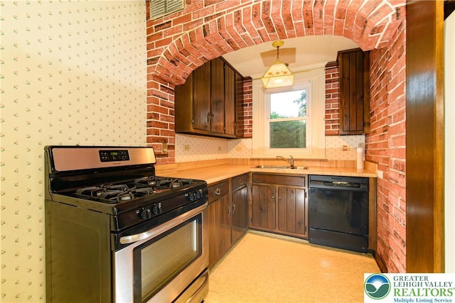 1081 Howertown Rd, North Catasauqua Bor, PA 18032 - photo 9