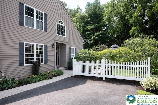 2073 Rolling Meadow Dr, Lower Macungie Twp, PA 18062 - photo 29