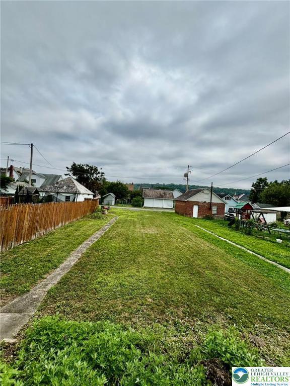 39 4th St, Bangor Boro, PA 18013 - photo 4